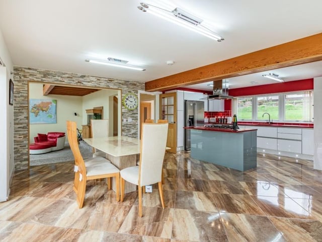 Kitchen / breakfast room.