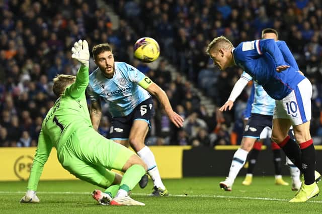 Rangers' Steven Davis nods home the only goal of the match in the 1-0 win over Dundee at Ibrox. (Photo by Rob Casey / SNS Group)