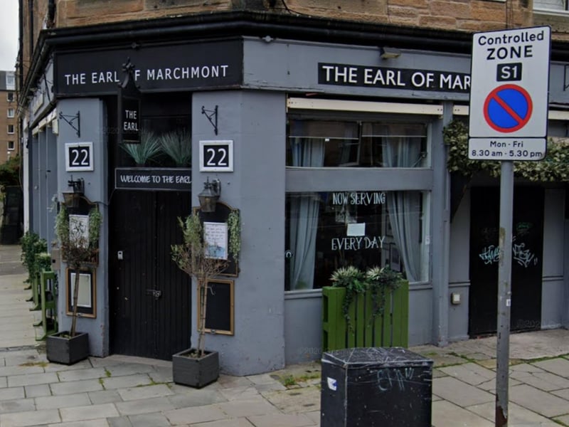 The Earl of Marchmont, just a stick's throw from the Meadows, provides blankets, treats and water for your pub-loving pet after a nice walk.