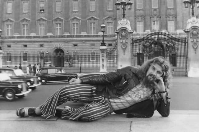 Billy Connolly in front of Buckingham Palace during a visit to London in July 1974 (Picture: Keystone/Hulton Archive/Getty Images)
