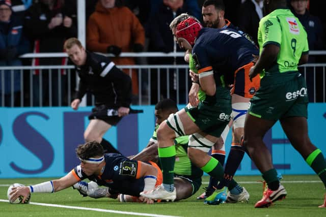 Edinburgh's Connor Boyle is at full strength to score a first half try against Pau.  (Photo by Paul Devlin / SNS Group)