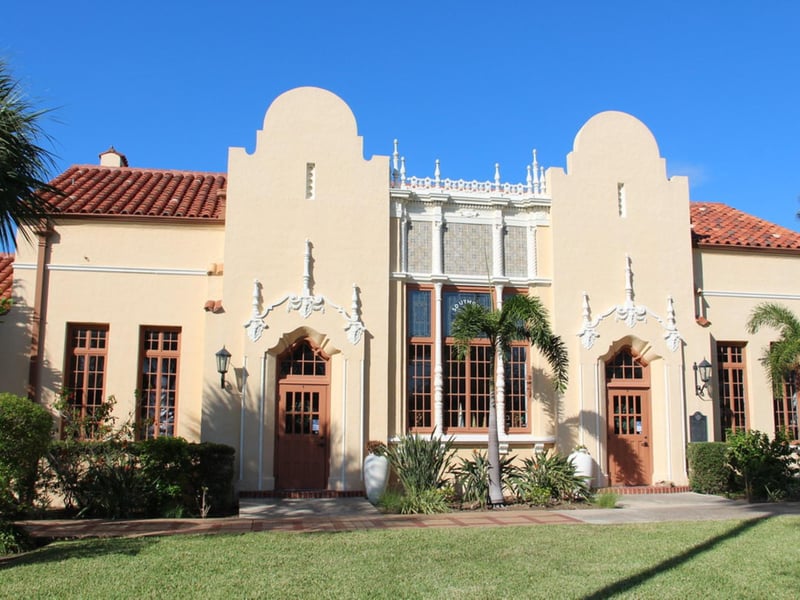 Edinburg is a city in Hidalgo County in the state of Texas. As of 2019 it had an estimated population of 101,170 which makes it the third-largest city in the larger Rio Grande Valley region.