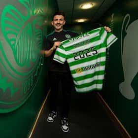 Greg Taylor has signed a new deal with Celtic.