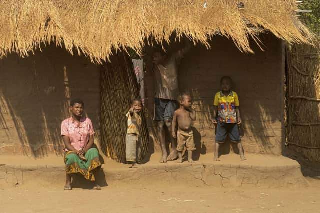 A group of cyclists are aiming to raise £25,000 for education projects in Malawi by riding from London to Glasgow for the UCI World Championships.