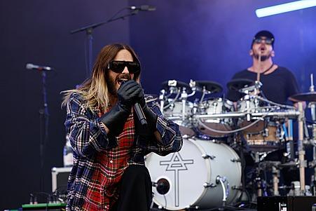 Oscar-winner Jared Leto eventually took to the stage with his band 30 Seconds to Mars on Sunday after their original performance on the Saturday couldn't go ahead due to technical difficulties.