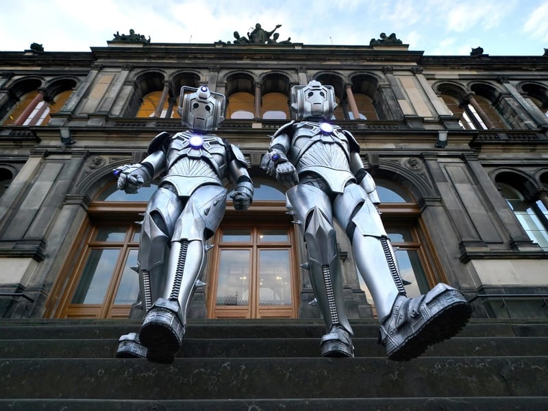 As written on their website, here you can “explore the diversity of the natural world, world cultures, art and design, science and technology and Scottish history, all in one amazing building.” Enjoy free entry into a world of historical treasures which includes fascinating Scottish archaeological discoveries and medieval memorabilia.