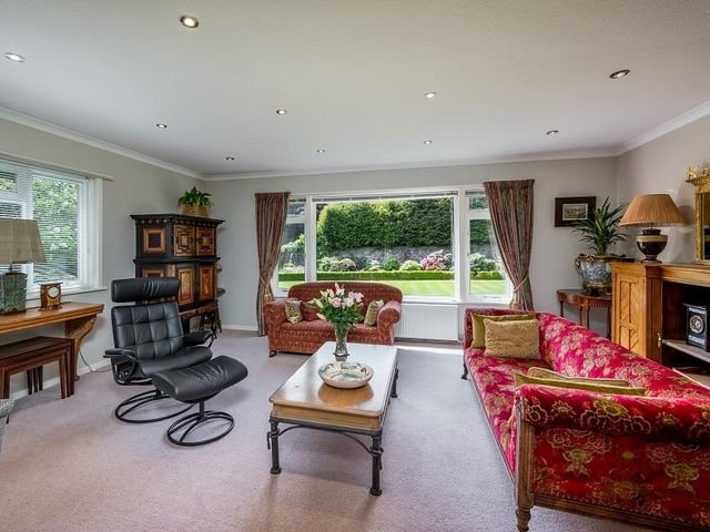 Netherton Cottage, Dundee - lounge.