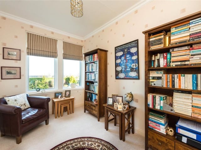 Library / fifth bedroom.