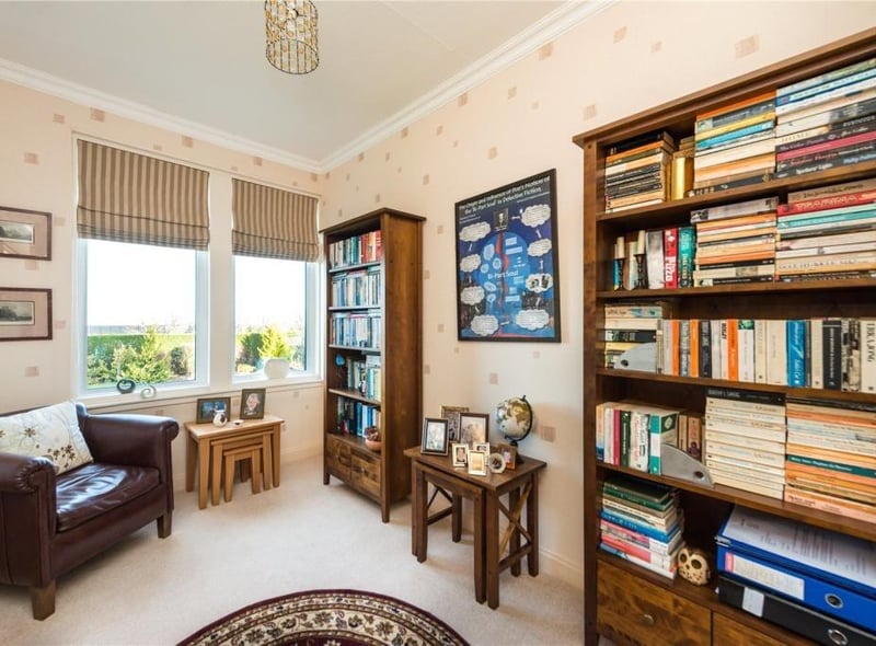 Library / fifth bedroom.