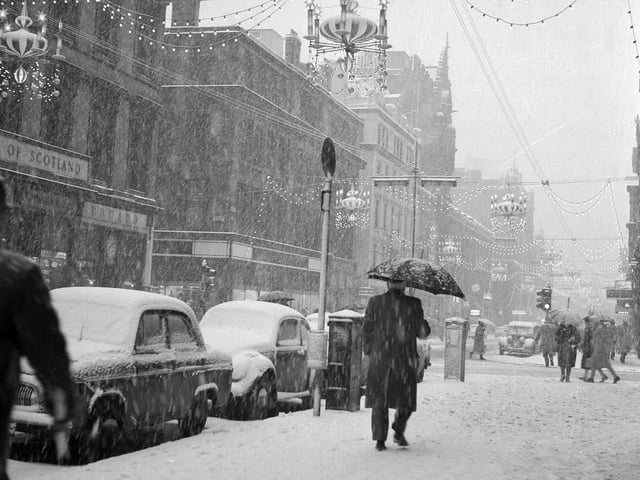Snow in Glasgow - Buchanan Street - Christmas decorations