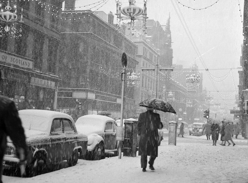 Snow in Glasgow - Buchanan Street - Christmas decorations