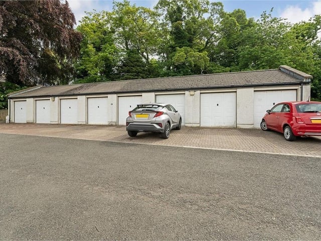 Garage.