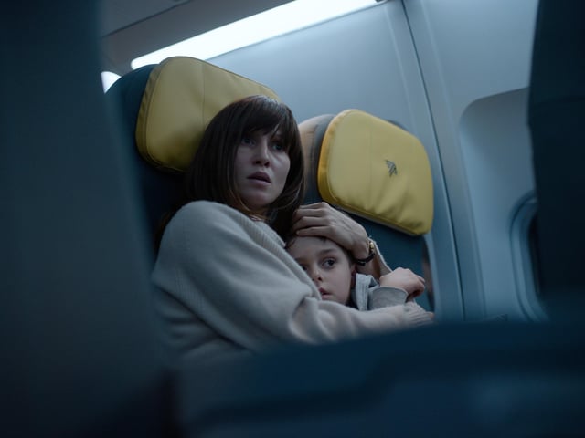 Blood Red Sky sees a group of terrorists hijacks an overnight transatlantic flight, a mysteriously ill woman must unleash a monstrous secret to protect her young son.