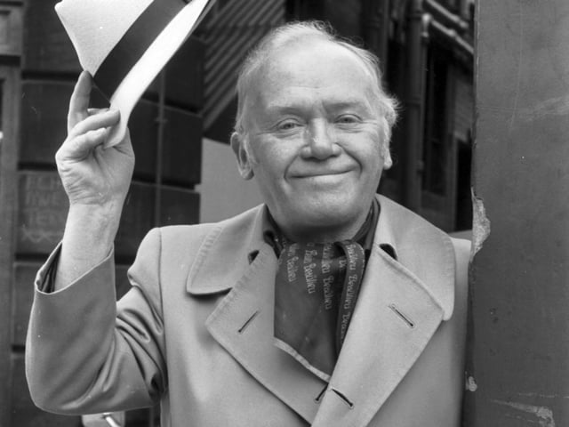 TV and film actor and comedian Charlie Drake holds a photo call outside the King's Theatre in May 1982.