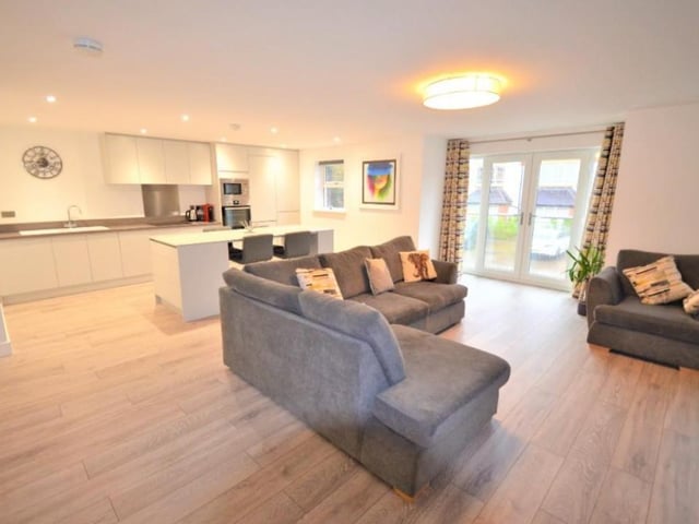 This apartment has two large bedrooms alongside a single bathroom with a heated towel rail! It's not short on luxuries - it commands a renting price of £208 a week, including a £900 deposit.