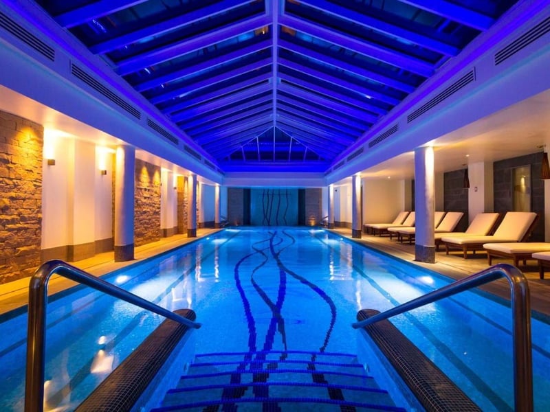 The Old Course Hotel, in St Andrews, provides a world-famous backdrop to the golf course renowned for being the home of the sport. Its Kohler Waters Spa offers luxury spa treatments, a hydrotherapy pool, experience showers and cold plunge pool. There is also a 20-metre swimming pool and fitness centre. The 3 AA-Rosettes Road Hole Restaurant offers fine dining and over 200 whiskies, while tthe contemporary Swilcan Loft serving an eclectic international menu, and the Jigger Inn offers traditional pub food.