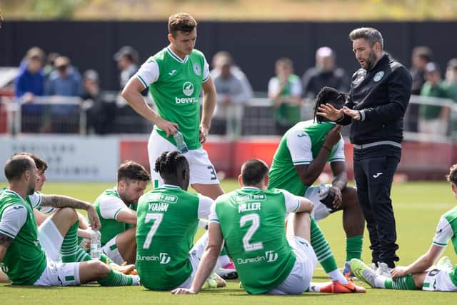 Hibs manager Lee Johnson speaks to his players at half time during the pre-season friendly match at Edinburgh City. (Photo by Craig Williamson / SNS Group)