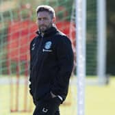 Hibs manager Lee Johnson oversees training. Photo by Paul Devlin / SNS Group