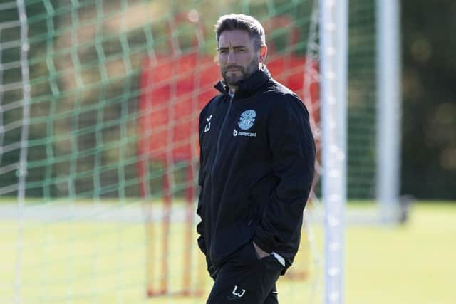 Hibs manager Lee Johnson oversees training. Photo by Paul Devlin / SNS Group
