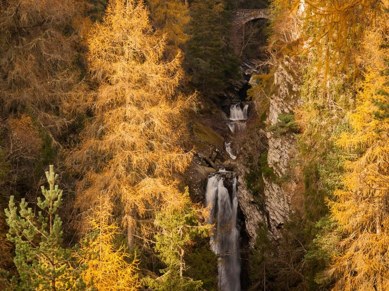 There are a number of powerful waterfalls at this famous spot near Blair Atholl favoured since the 18th century. Robert Burns campaigned to have the “lofty firs and ashes cool” to surround the falls and they still adorn these stunning waterfalls today.