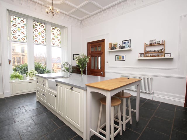 Where is it? In a popular residential area of the city’s West End with easy access to the amenities on Great Western Road and Byres Road, where there are great transport links.