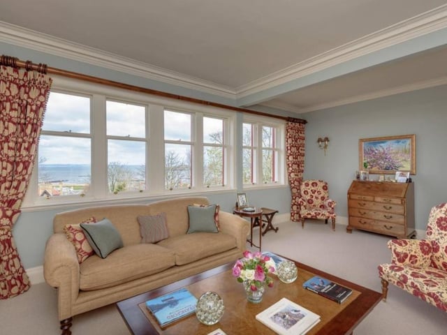 Sitting room.