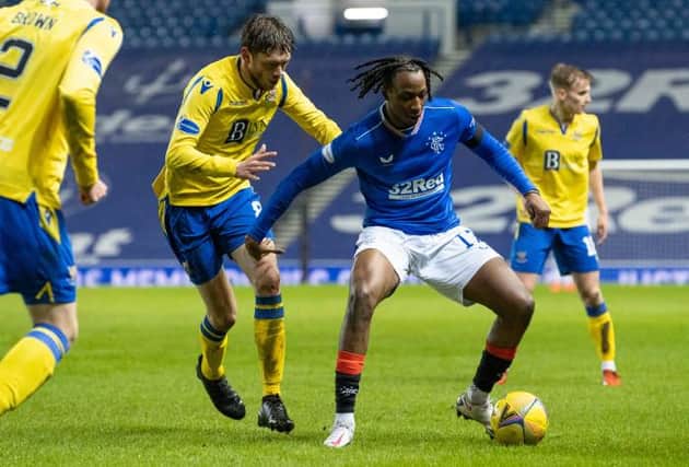 Rangers' Joe Aribo (R) holds off St Johnstone's Murray Davidson during the Scottish Premiership match between Rangers and St Johnstone at Ibrox Stadium, on February 03, 2021, in Glasgow, Scotland. (Photo by Alan Harvey / SNS Group)