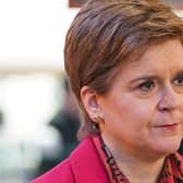 Tha ceistean gu math cruaidh air nochdadh mu thimcheall mar a làimhsich Nicola Sturgeon an cùmhnant dha gàrradh Fheargais.  (Dealbh: Peter Summers/Getty Images)