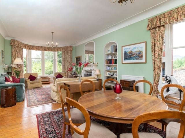 Sitting / dining room.
