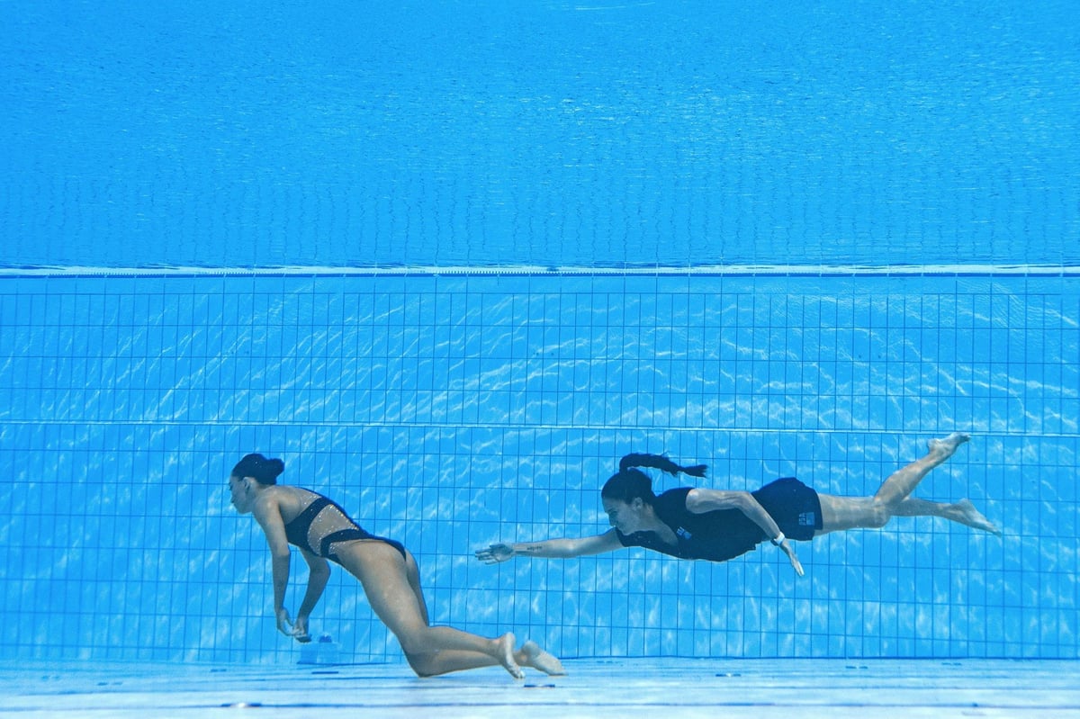 Dramatic moment swimmer rescued by coach after fainting in pool at World Championships in Budapest