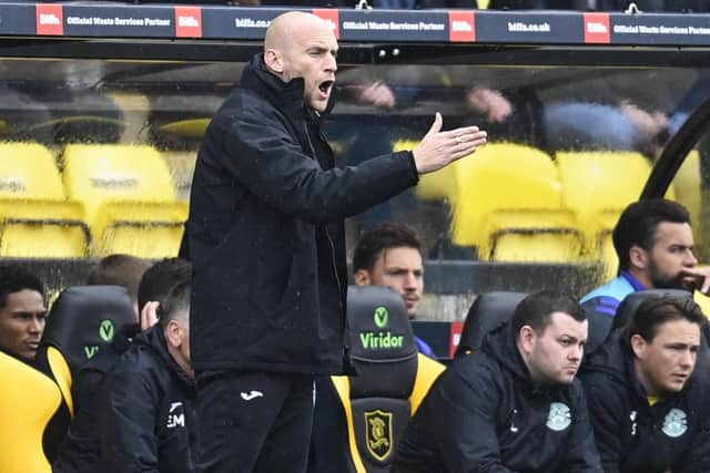 Hibs interim boss David Gray gives his side instructions.  (Photo by Rob Casey / SNS Group)