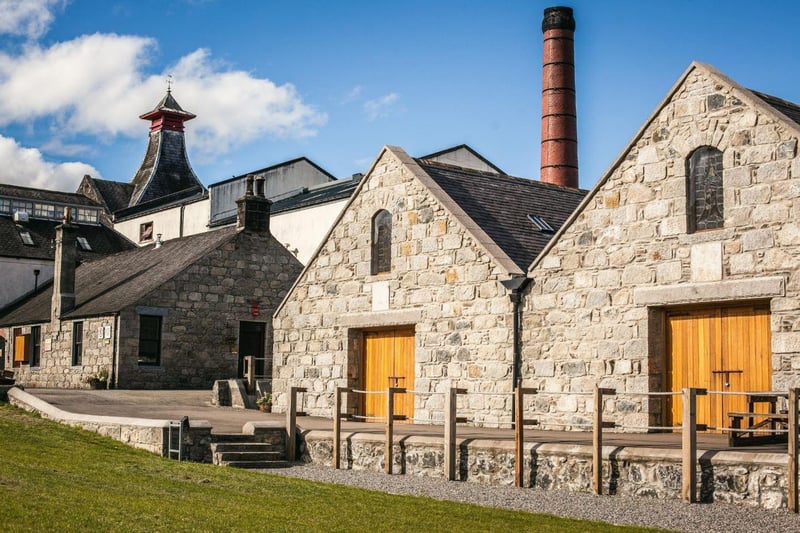 AnCnoc Distillery is situated in Knock, Banffshire, and was founded in 1894. Originally known as Knocdu (“knock-doo”) this is translated from the Gaelic ‘Cnoc Dubh’ which means ‘black hill’. It later became AnCnoc which simply means ‘the hill’.