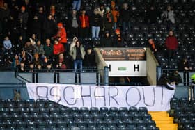Dundee United fans aim banner at sporting director Tony Asghar. (Photo by Paul Devlin / SNS Group)