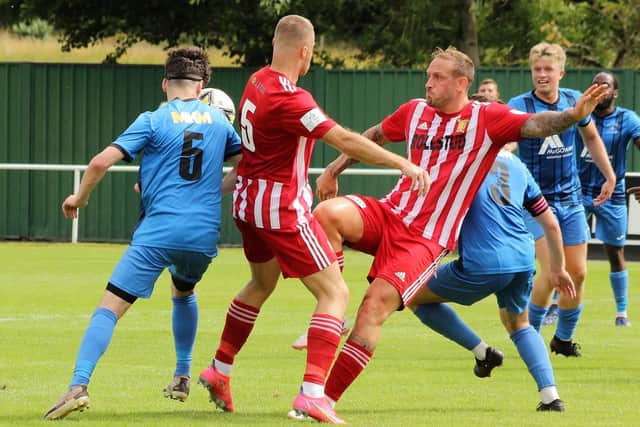 Jonny Smith attempts a shot (Photo: Ian Rennie)
