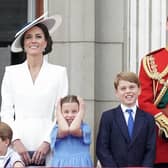 Prince Louis of Cambridge, Catherine, Duchess of Cambridge, Princess Charlotte of Cambridge, Prince George of Cambridge and Prince William, Duke of Cambridge watch the RAF flypast on the balcony of Buckingham Palace during the Trooping the Colour parade on June 02, 2022 in London, England. WPA Pool/Getty Images)
