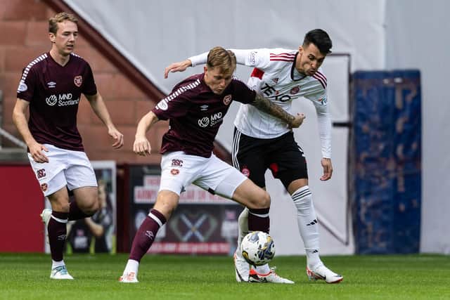 Hearts' Frankie Kent (L) and Aberdeen's Bojan Miovski in action during Saturday's match at Tynecastle. (Photo by Mark Scates / SNS Group)