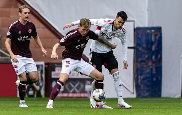 Hearts' Frankie Kent (L) and Aberdeen's Bojan Miovski in action during Saturday's match at Tynecastle. (Photo by Mark Scates / SNS Group)