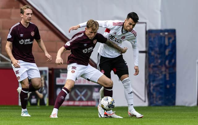 Hearts' Frankie Kent (L) and Aberdeen's Bojan Miovski in action during Saturday's match at Tynecastle.  (Photo by Mark Scates / SNS Group)