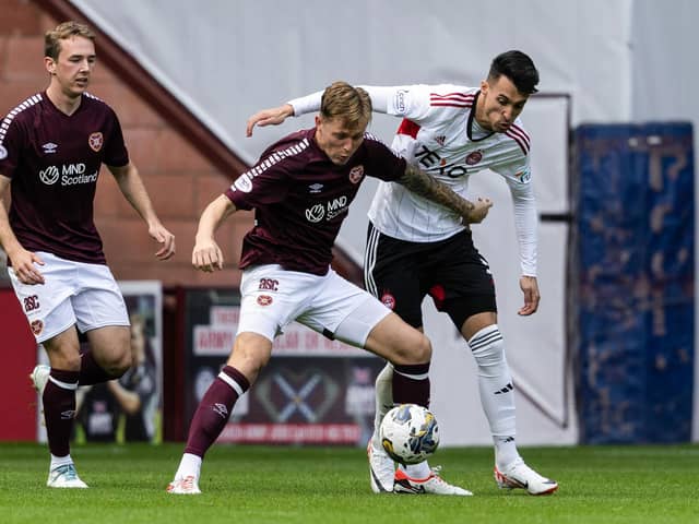 Hearts' Frankie Kent (L) and Aberdeen's Bojan Miovski in action during Saturday's match at Tynecastle.  (Photo by Mark Scates / SNS Group)