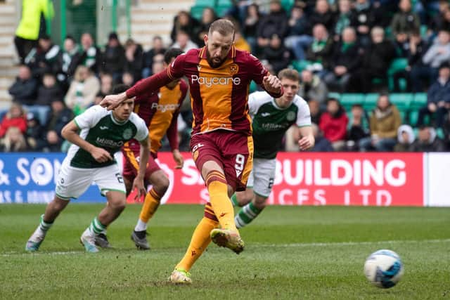 Kevin van Veen scored twice for Motherwell against Hibs.