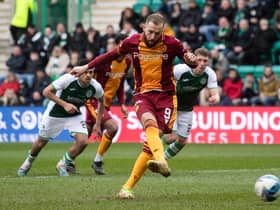 Kevin van Veen scored twice for Motherwell against Hibs.