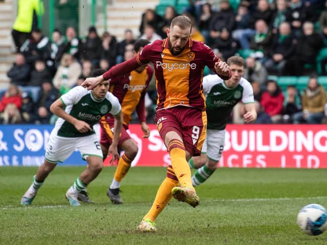 Kevin van Veen scored twice for Motherwell against Hibs.