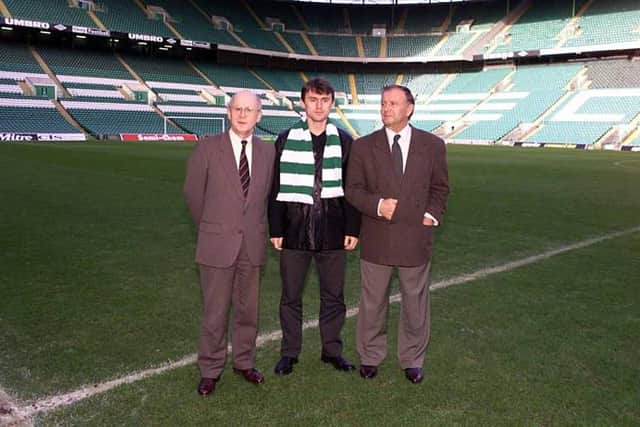 Moravcik (centre) alongside Fergus McCann and Dr Venglos after signing for Celtic in 1998 (Picture: SNS)