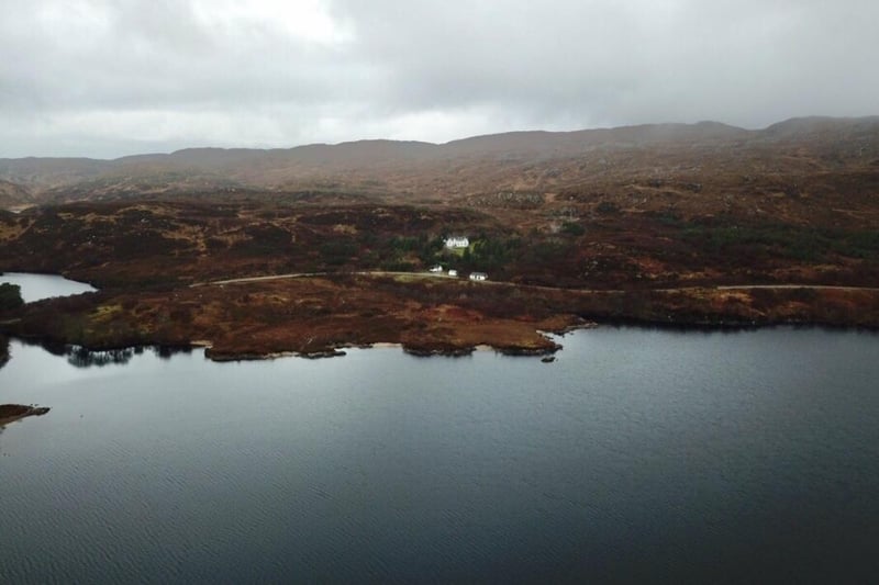 If you are looking for somewhere remote then the Gate House could be perfect. The detatched cottage is situated in Lochinver, in the far north of Scotland, ond looks over pretty Loch Leitir Easaidh, with one bedroom, a garden and barbecue facilities.