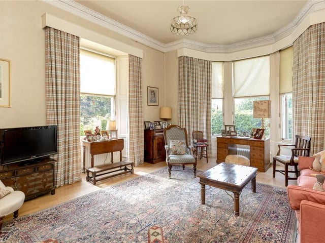 Sitting room.