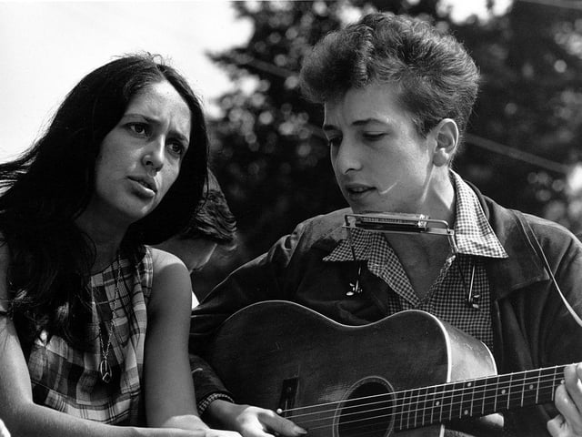 While Joan Baez was of Spanish descent on her father's side, the American folk singer's mother, Joan Chandoes Baez (née Bridge) hailed from Edinburgh. Joan Senior,, or "Big Joan" never forgot her roots and introduced her daughters well-known Scots folk songs, such as Will Ye Go Lassie, Go.