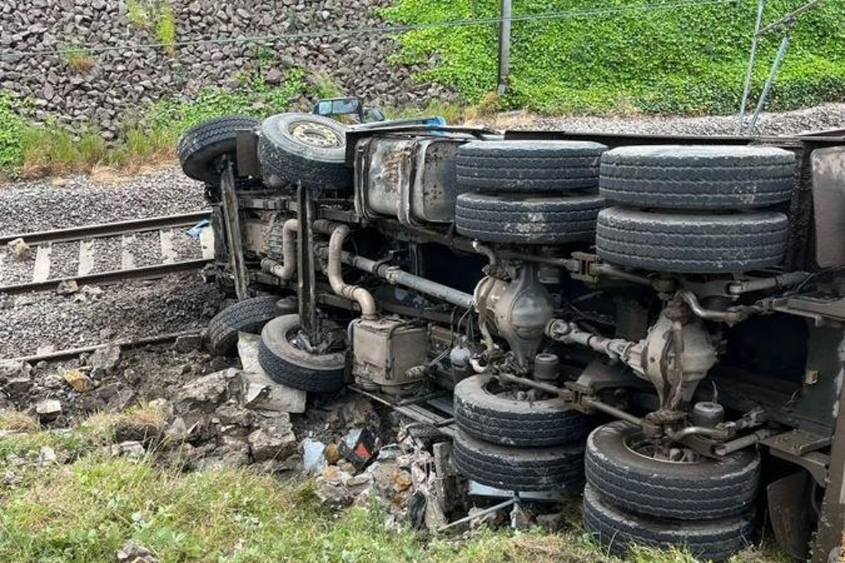 Wallyford: Emergency services on scene after lorry crashes through fence onto train line