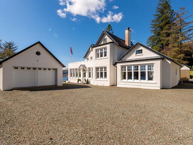 Exterior: The grounds cover 1.7 acres and include beautifully landscaped gardens, a well-maintained lawn, garage, boathouse, garden store, tennis court, floating pontoon dock, and boat moorings for yacht enthusiasts.
Contact: Savills