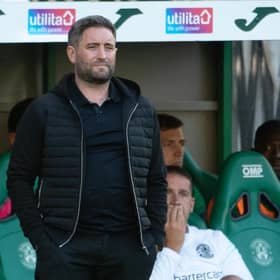 Lee Johnson watchers on as Hibs struggle against Morton
