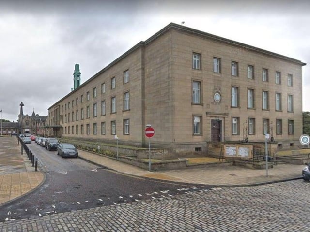 The name Kirkcaldy means 'place of the hard fort', coming from the Pictish words 'caer' (fort) and 'caled' (hard). The 'hard' is thought to refer to a particulary strict leader who owned the fort.